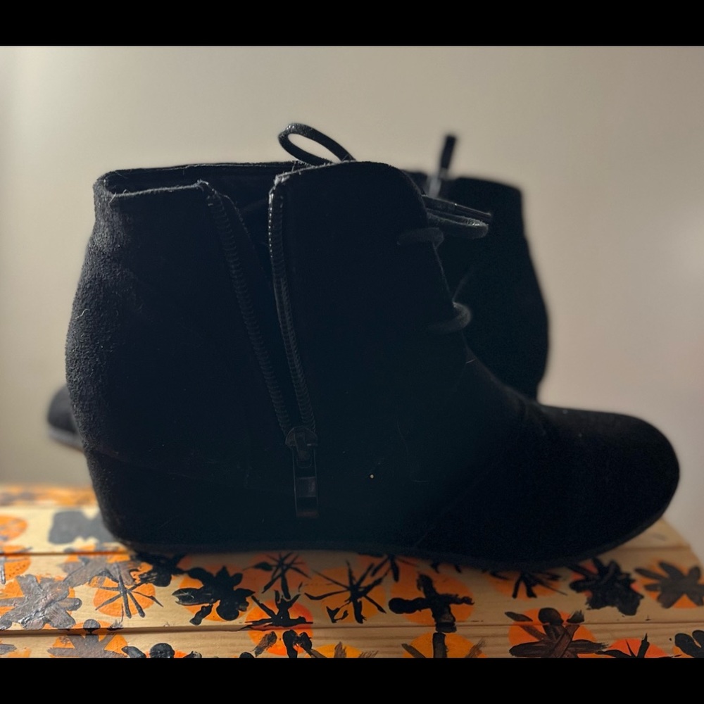 Youth girl’s Dream Pairs boots (black/quarter zip), Size 3: $10 - Picture 8 of 12